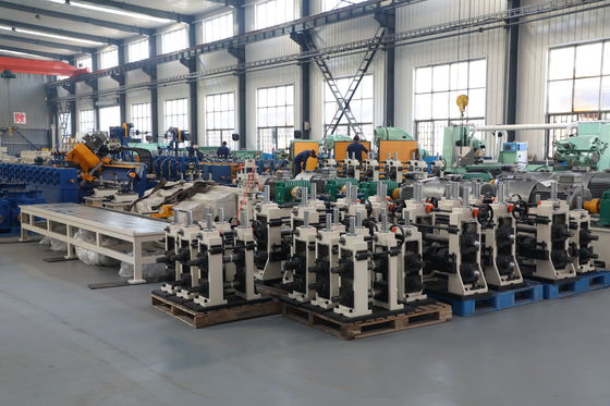 Macchina d'acciaio laminata a caldo del laminatoio per tubi, rotolo che forma macchina per costruzione