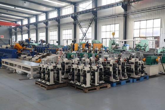 Linea a stato solido della macchina del laminatoio per tubi della saldatura di HF ZY20 φ10-26mm tubo d'acciaio rotondo 0.4-1.5mm 100kW